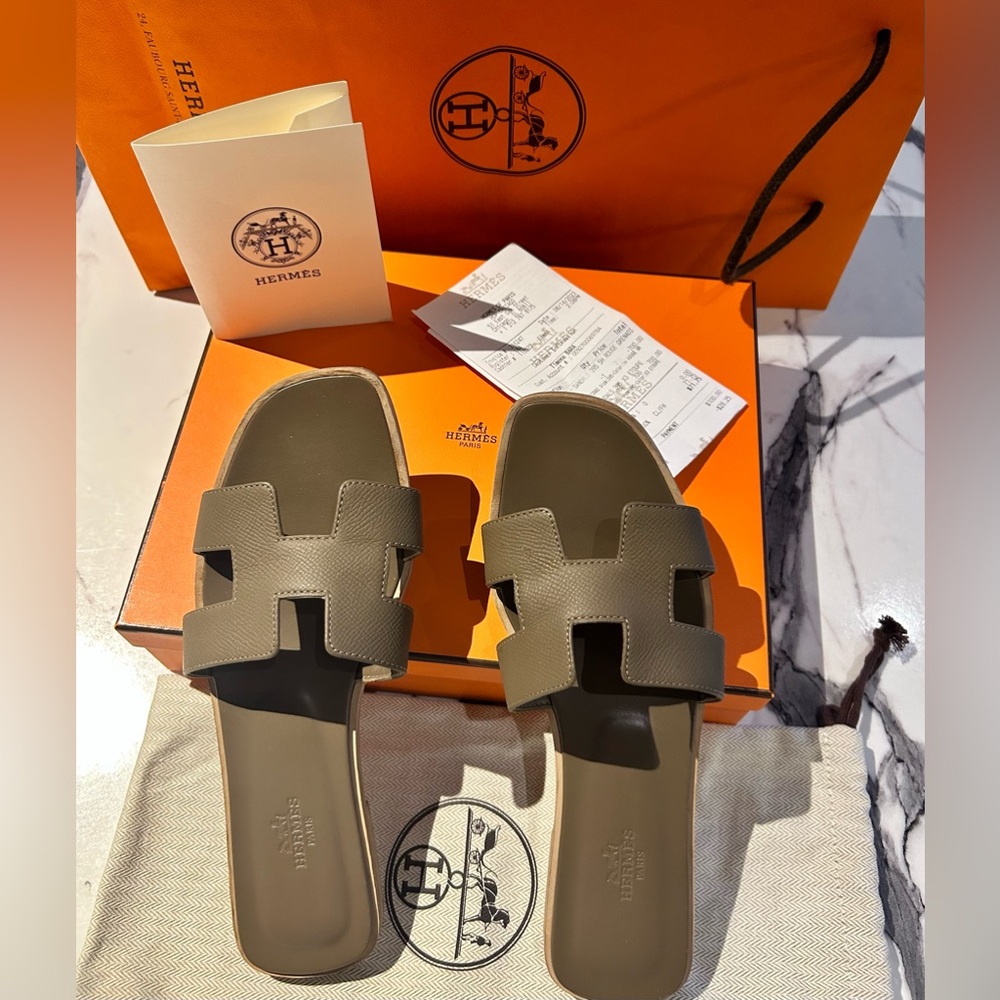 HERMES ORAN Sandal, Slides. Sold out ETOUPE color. Euro sz 39.5 US size 8.5 or 9